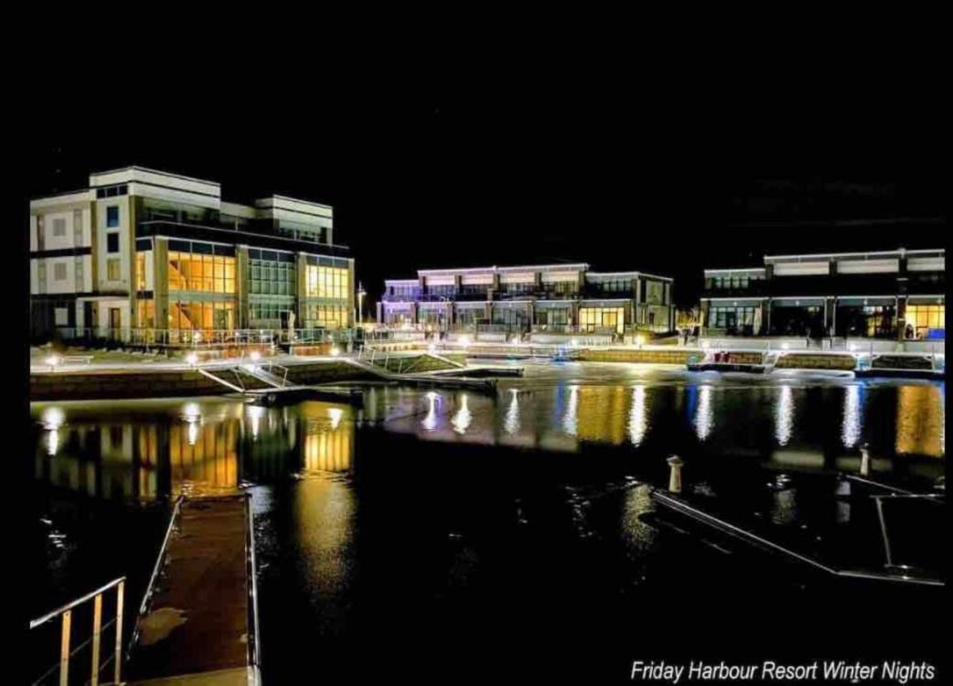 Aquarius 2 Bedroom Condo Friday Harbour Innisfil Εξωτερικό φωτογραφία
