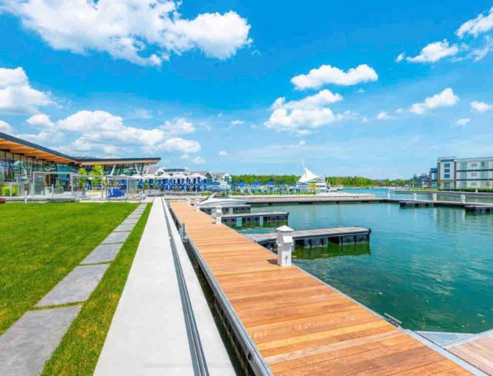 Aquarius 2 Bedroom Condo Friday Harbour Innisfil Εξωτερικό φωτογραφία